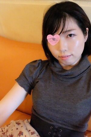 FC2-PPV-1431409: Chinatsu-chan Gợi Cảm Tại Hiệu Sách, Cảnh Nóng Bỏng Mắt!