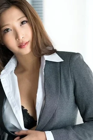 Thư ký Emiri Momota bốc lửa trong CARIBBEANCOM-062218-690: Cuộc chơi quyền lực chốn văn phòng