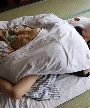 Fc2-ppv-888147: Vợ ngoại tình du lịch, xuyên thấu yukata không che (phần 2)